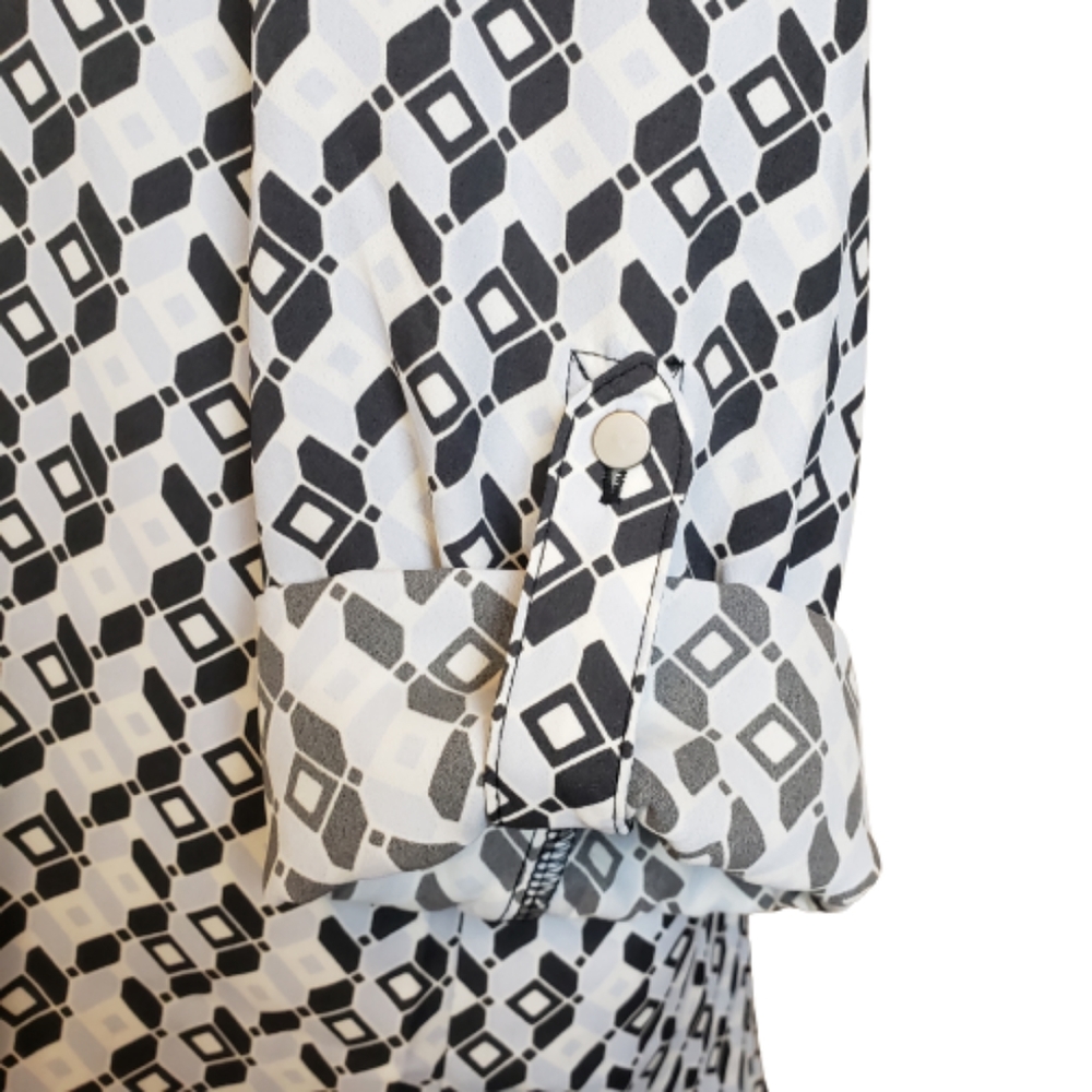 Jones New York light blue white black geometric print blouse, size L - Picture 4 of 6